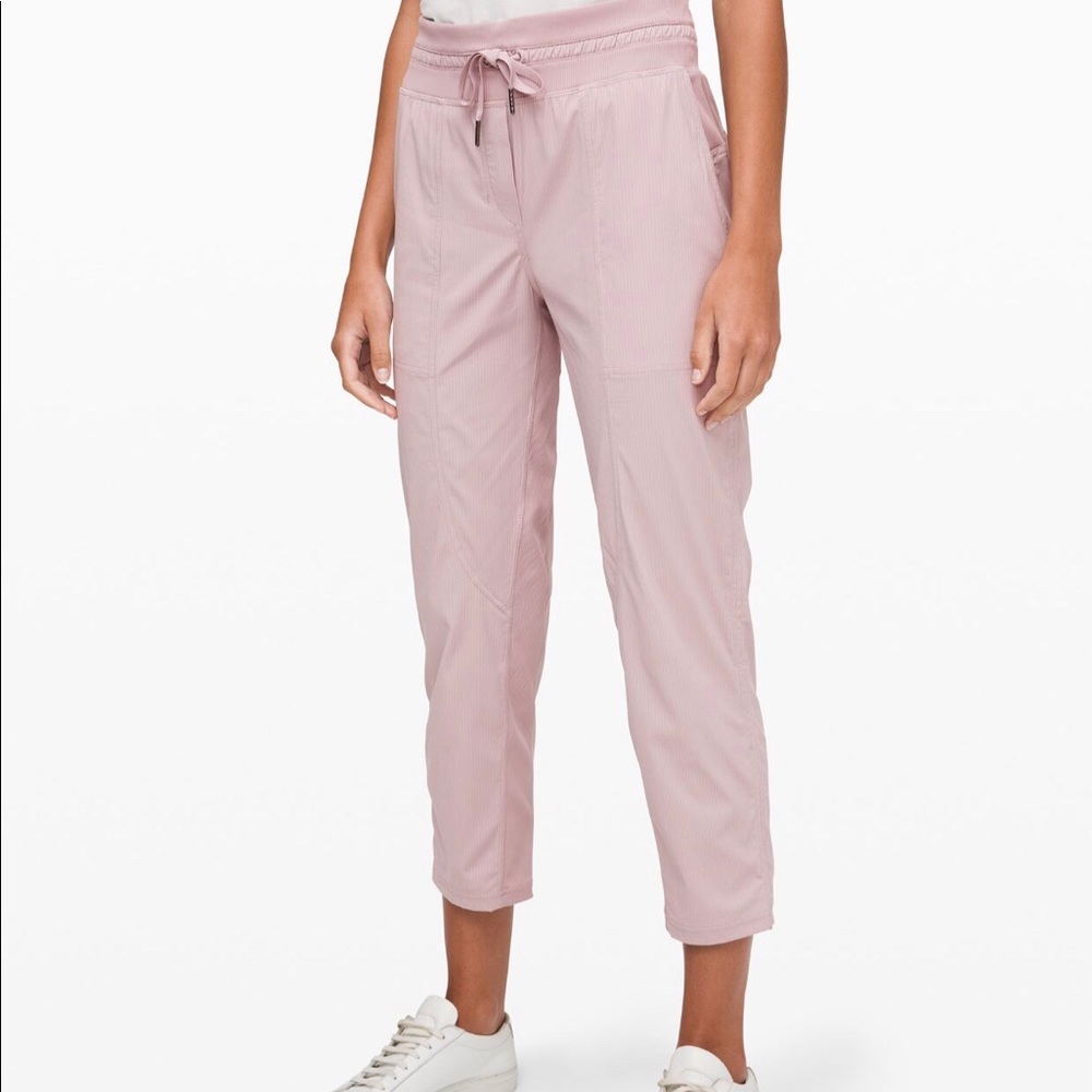 lululemon Dance studio Crop size 4 color blush